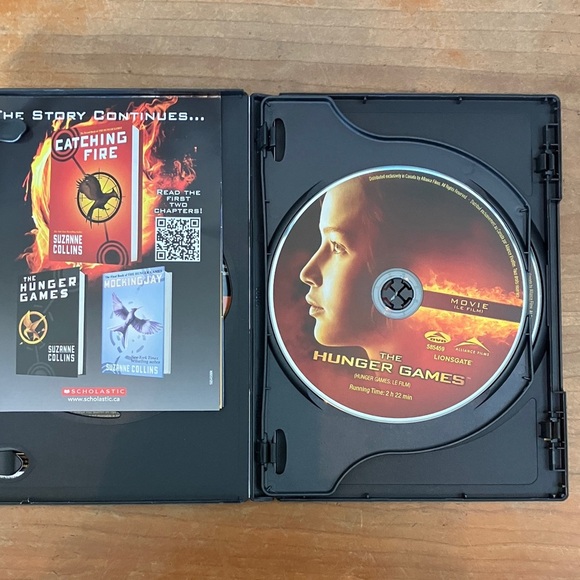 The Hunger Games 2 disc DVD Set - Picture 5 of 9